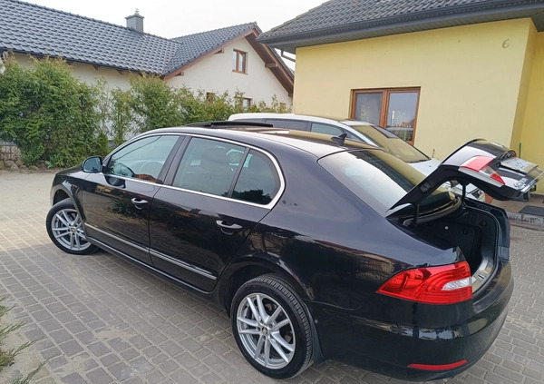 Skoda Superb cena 43900 przebieg: 300000, rok produkcji 2013 z Chojnice małe 301